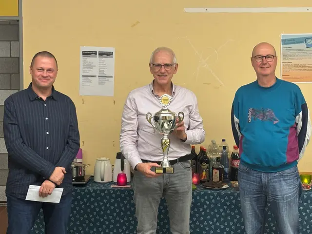 Die Turniersieger (von links) Andreas Schwarz (2. Platz), Claus Fohler (Sieger) und Karl Koopmeiners (3. Platz). | Foto: Martin Bentlage
