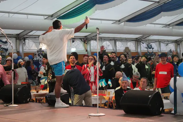 Die Musikgruppe „Planschemalöör“ zu Gast bei der Herrensitzung in Menden. | Foto: KG Blau-Wieße Essele Menden