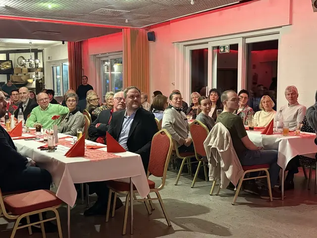 Zum Neujahrsempfang der Bürgergemeinschaft Siegburg-Deichhaus kamen Gäste aus Politik, Kirche und Vereinen.  | Foto: BG Deichhaus