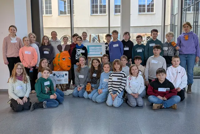 Die Mausklasse der 5a am St. Joseph-Gymnasium Rheinbach. Eine Woche lang produzierten die Schülerinnen und Schüler Beiträge für „MausLive“. | Foto: Frank Engel-Strebel