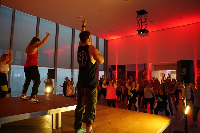 Mit viel Energie und guter Stimmung tanzten rund 90 Teilnehmende beim Zumba-Charity-Event für den guten Zweck | Foto: Marktstadt Waldbröl