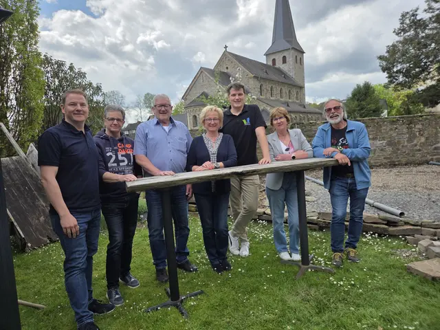 Das Foto zeigt (von links): Henning Jahnke, Harald Domscheit, Rainer Otto, Angelika Otto, Christian Lange-Kumm, Monika Lorenscheit, und Elmar Klug.  | Foto: Saach hür ens Lohmar