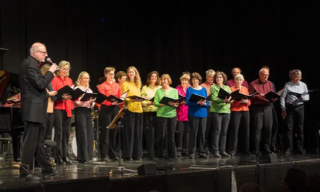 Sommerkonzert des Concert-Chor Concordia Hürth im Bürgerhaus: Der Chor nimmt das Publikum mit auf eine musikalische Reise durch sieben Jahrhunderte.  | Foto: Andreas Born/CCC