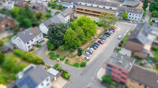  Der Versuch zur Verbesserung der Verkehrssituation im Umfeld der beiden Efferener Grundschulen wird bis zu den Herbstferien 2026 verlängert.  | Foto: Bild: Giuseppe Piliero/Stadt Hürth