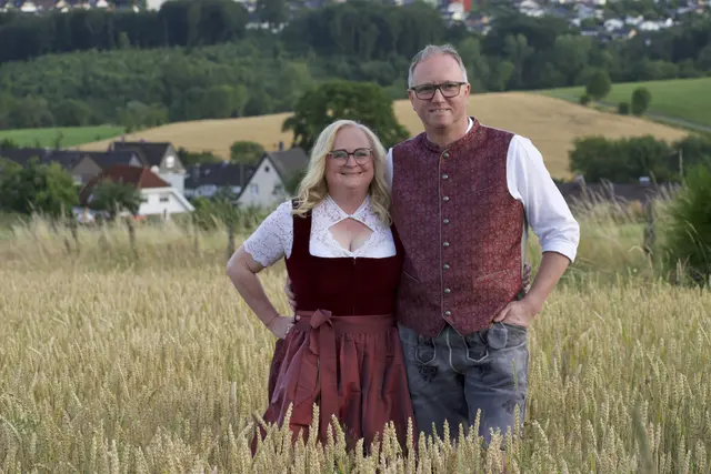 Das Erntepaar Rabea und Thorsten Reuter freut sich auf viele Feierwillige beim Drabenderhöher Fest. | Foto: © Ernteverein Drabenderhöhe