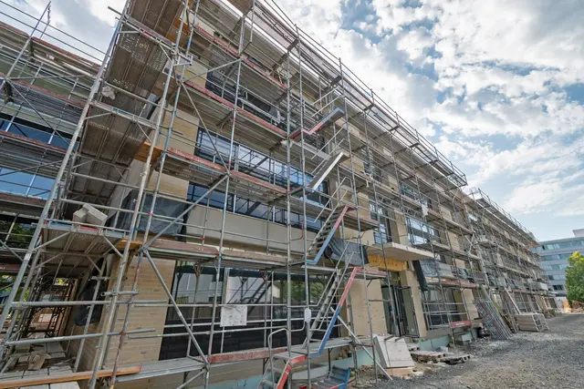 Am Friedrich-Ebert-Gymnasium entstehen unter anderem ein Erweiterungsneubau mit 19 Klassenräumen sowie eine Mensa mit Foyer.  | Foto: Sascha Engst/Bundesstadt Bonn