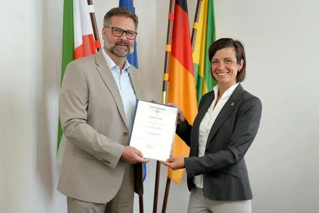 Bürgermeisterin Carolin Weitzel freut sich auf den Ersten Beigeordneten und ihren Stellvertreter im Amt, Michael Reutter. | Foto: Stadt Erftstadt/Krausen