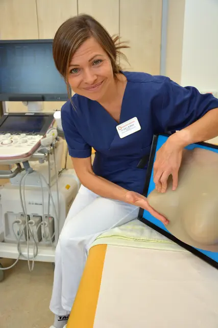 Dr. Lea-Marie Winter lädt zum Tastseminar der Brust ein.  | Foto: Klinikum Oberberg