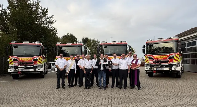Die neuen Tanklöschfahrzeuge der Freiwilligen Feuerwehr Pulheim wurden offiziell übergeben. Die Fahrzeuge sind in den Löschzügen Brauweiler, Geyen, Pulheim und Stommeln im Einsatz. | Foto: Stadt Pulheim