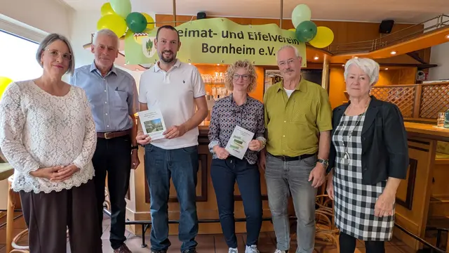 Der amtierende Vorstand mit Bürgermeister (von links) bei der Feier in der „Zwitscherstube“: Ricarda Valder, Walter Kuhl, Christian Mandt, Sonja Großmann, Bernd Großmann und Elisabeth Ebert. | Foto: Frank Engel-Strebel