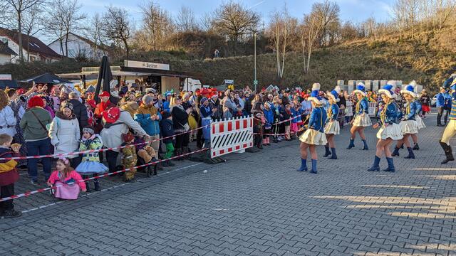 Das Tanzcorps Blau-Weiß Neye freute sich, wieder vor Publikum auftreten zu können.