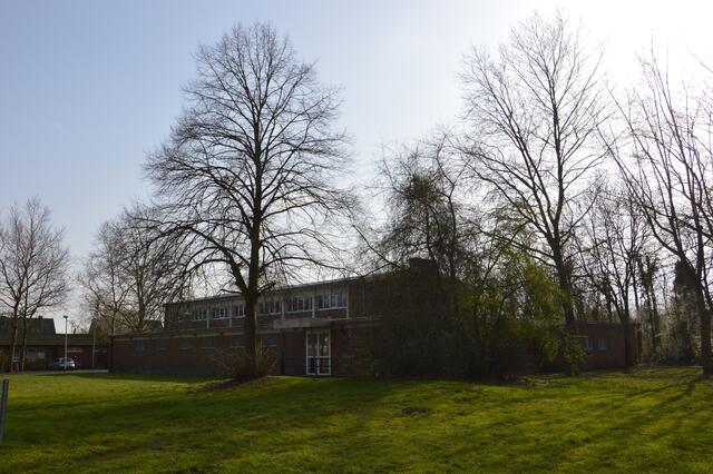 „Die Kapazität von 400 kommunalen Unterbringungsplätzen ist überschritten“, meldet die Stadt. Daher wurde am Wochenende die Willi-Giesen-Halle in Frechen-Habbelrath zur Unterbringung von 80 Kriegsflüchtlinge aus der Ukraine vorbereitet.  | Foto: Lars Kindermann