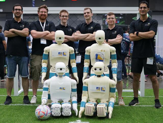 Team NimbRo mit humanoiden Fußballrobotern Universität Bonn/Autonome Intelligente Systeme.  | Foto: Uni Bonn