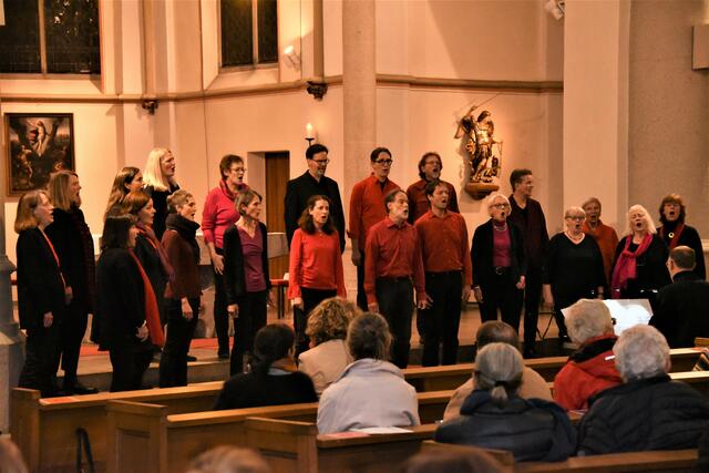 Seit 25 Jahren begeistert der Gospelchor „Sounding Joy“ mit seinen mitreißenden Stimmen.  | Foto: AS