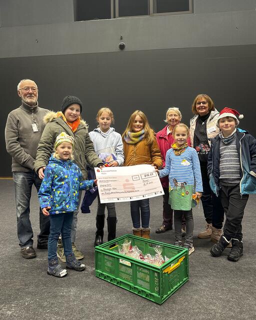 Gert Kamp, Magdalena, Frieda, Victoria, Anna-Victoria, Kuni Andree, Katharina, Regina Lunetta und Jakob.  | Foto: Stadt