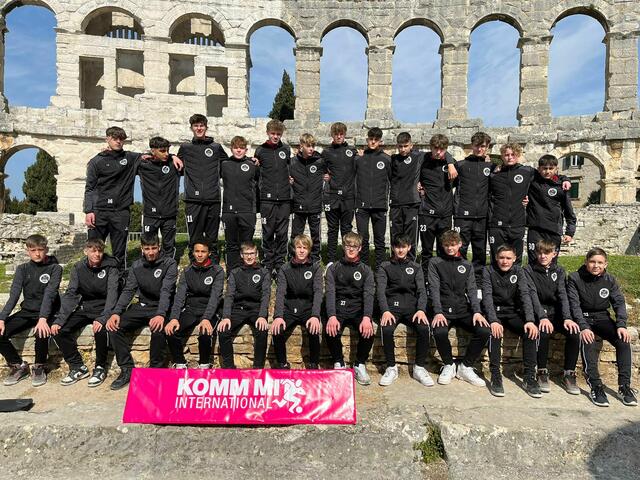 Einen großen Kader U15-Spieler schickte der 1. FC Niederkassel nach Pula - so wurden zwei Teams gebildet.  | Foto: FCN