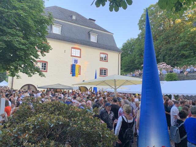Richtig gut gefüllt war der Burghof beim Bielsteiner Event. | Foto: Dietmar Groß