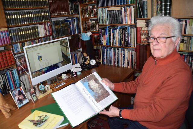 Nach drei Jahren hat Heinz Vorzepf jetzt doch noch einmal eine Ergänzung der Sechtemer Dorfchronik verfasst. | Foto: fes