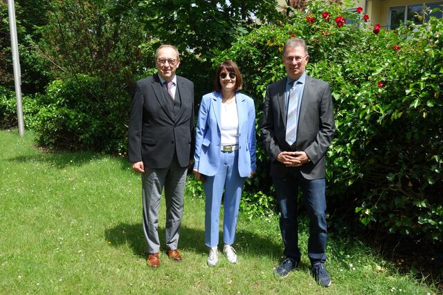 Mit Manuela Arnold kehrt ein bekanntes Gesicht nach Euskirchen zurück: (v.l.) Oberfinanzpräsident Werner Brommund, Leitende Regierungsdirektorin Manuela Arnold und Leitender Regierungsdirektor Dr. Martin Goossens. | Foto: Finanzamt Euskirchen