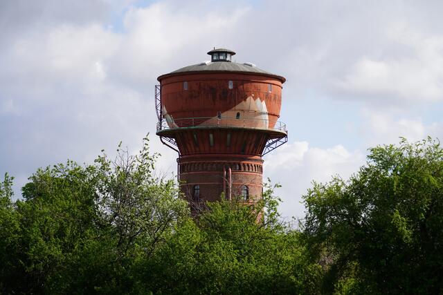 Mit den Wahrzeichen der Stadt Frechen, wie dem Wasserturm, beschäftigt sich der Tag des offenen Denkmals 2024.  | Foto: Stadt Frechen