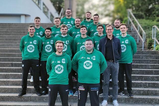 Neue Trainingskleidung für die Handballer der 1. Mannschaft der HSG Marienheide/Müllenbach.  | Foto: Marienheider Bürgerstiftung