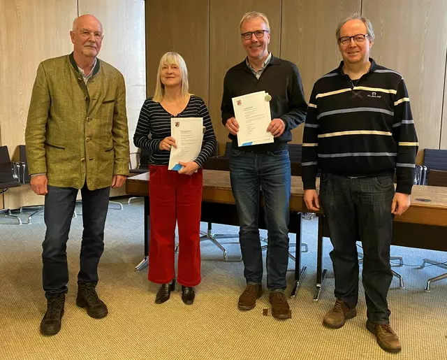 (v.l.n.r.) Dr. Norbert Möhlenbruch, Vorsitzender des Naturschutzbeirates, die neuen Naturschutzbeauftragen Sabine Müller und Stephan Schütte sowie Jörg Bambeck, Leiter des Amtes für Umwelt- und Naturschutz des Rhein-Sieg-Kreises. | Foto: Rhein-Sieg-Kreis