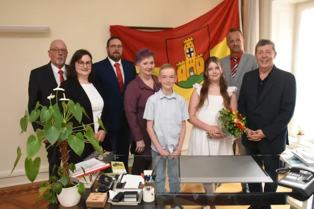 Die designierten Bad Godesberger Kinder-Tollitäten wurden beim Bad Godesberger Bezirksbürgermeister Michael Wenzel vorgestellt.  | Foto: AS