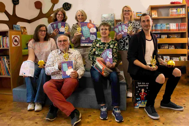 Freuen sich auf viele Teilnehmer: Die Organisatoren des Sommerleseclubs von Rheinbach Liest und der Bücherei.  | Foto: privat