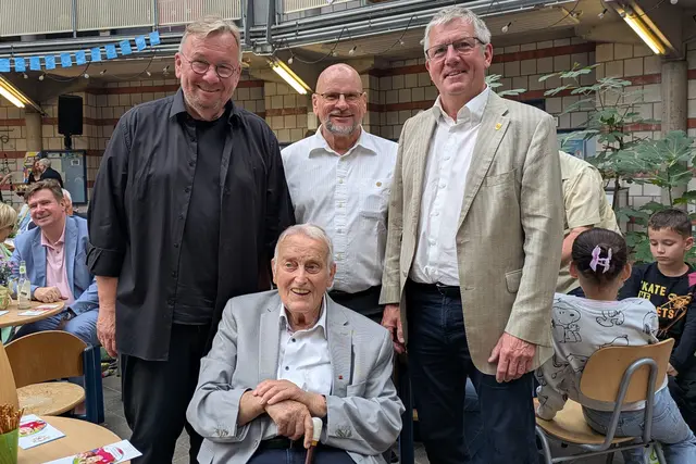 Engangiertes Team für die Zukunft der Kinder (von links): Bernd Stelter, Ulrich Rehbann, Christoph Becker und Wilfried Henseler (sitzend). | Foto: fes