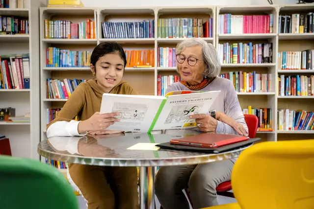 Seit 2010 Jahren schenken die Lesementoren von MENTOR Hürth Kindern und Jugendlichen Lesezeit und Lesefreude und fördern beim gemeinsamen Lesen, Erzählen und Spielen nicht nur ihre Lese- und Sprachkompetenz, sondern auch ihre Lernbereitschaft.  | Foto: Andreas Endermann