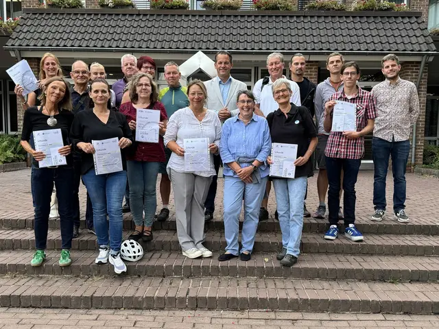 „Eine tolle Bilanz zum zehnten Jubiläum der Aktion in unserer Stadt“, sagte Bürgermeister Frank Keppeler anlässlich der Preisverleihung für die Gewinner des „Stadtradelns“.   | Foto: Stadt Pulheim