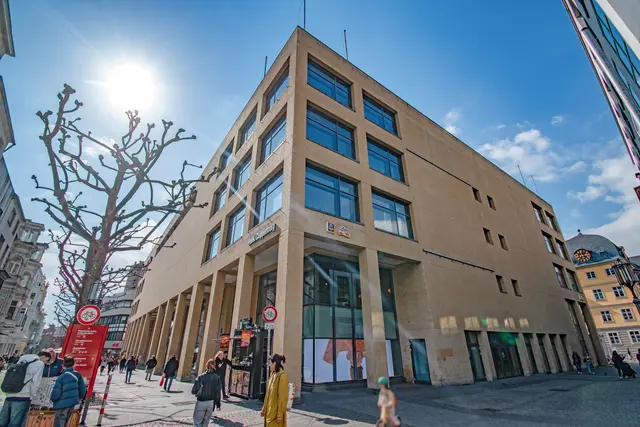 In der vierten und fünften Etage des früheren Karstadt-Gebäudes an der Poststraße wird das Dienstleistungszentrum untergebracht.  | Foto: Sascha Engst/Bundesstadt Bonn