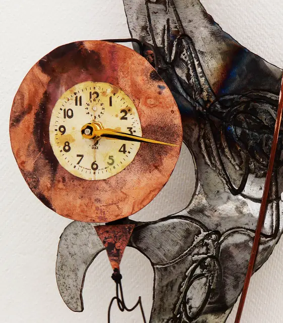 Engelbert Leichauer präsentiert Uhrenunikate. | Foto: Petra Peters-Hensel