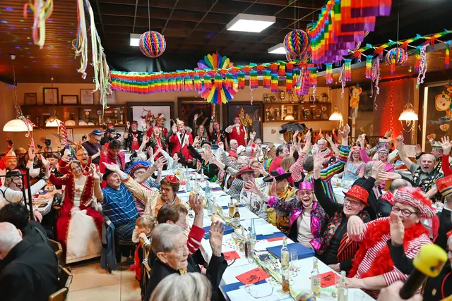 Der Mitsingabend trug seinen Namen zu Recht. Die Stimmung der bekannten Karnevalslieder sprang auf alle Anwesenden über. | Foto: Herkenrath