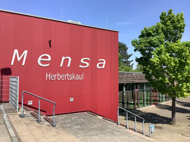 Frechener Bürger sind eingeladen, die Ausstellung in der GHS-Mensa am Mittwoch, 6. Mai, 13.30 bis 15 Uhr. zu besuchen.  | Foto: Archiv/lk