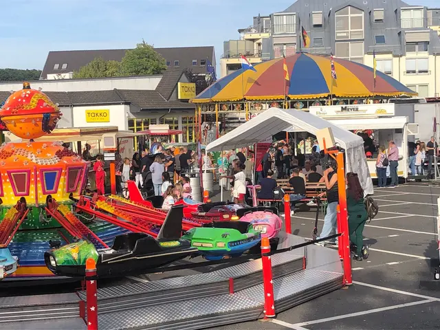 Die Umgestaltung der Innenstadt mit dem Abriss des Takko-Marktes sorgt für Platzprobleme. Weil Alternativflächen mit geeigneter Infrastruktur ebenfalls Mangelware sind, muss die Mechernicher Maikirmes ausfallen.  | Foto: Archiv/pp/Agentur ProfiPress