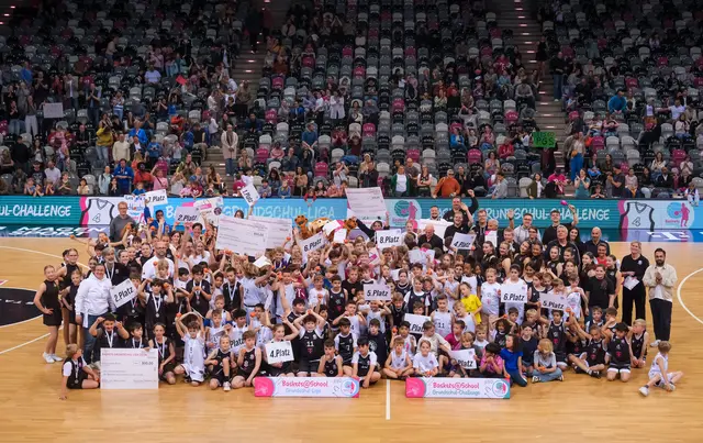 Finalspiele der Baskets@School‑Wettbewerbe im Telekom Dome: Grundschulteams feiern den Saisonabschluss vor großer Kulisse.  | Foto: Baskets@School