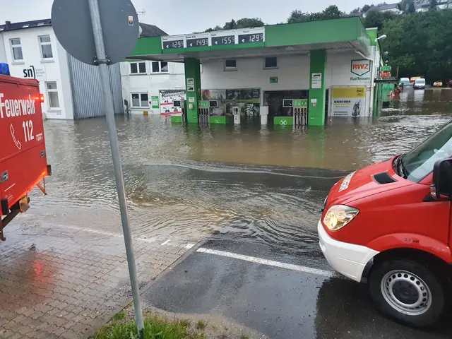 Hochwasser an einer Tankstelle in Hückeswagen. | Foto: Archivfoto: OBK