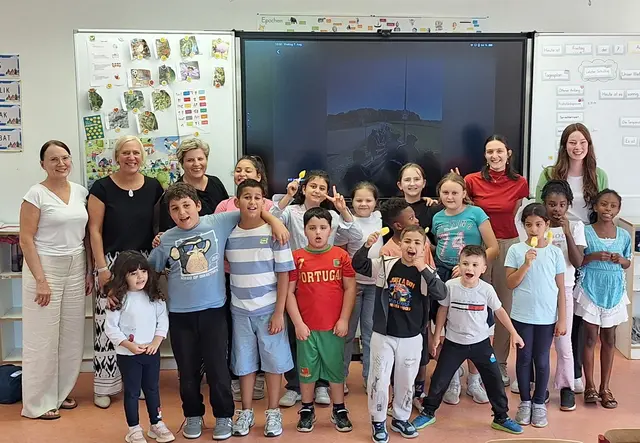 Die Kindern mit (hinten v.l.) Monika Fiolka, Diana Ottofülling, Heike Saßenbach, Lara Maria Pero und  Mara von Egen. | Foto: Gemeinde Lindlar