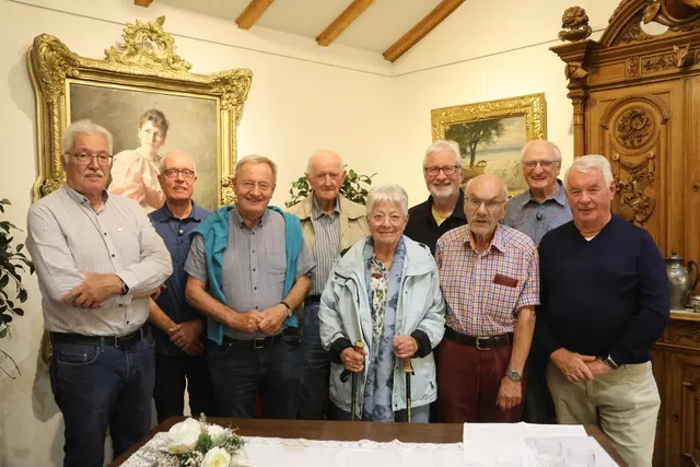 Die Akteure (v.l.) Michael Hesse, Michael Kresin, Friedhelm Julius Beucher, Horst Kowalski, Gerda Rippel, Dieter Rath, Manfred Rippel, Heinz Kowalski und Hermann Schürfeld.  | Foto: Michael Kupper