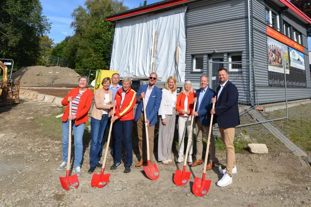 Projektstart für den Neubau war bereits im Jahr 2022. Der Spatenstich markiert den Baubeginn beziehungsweise den offiziellen Baustart. | Foto: DLRG