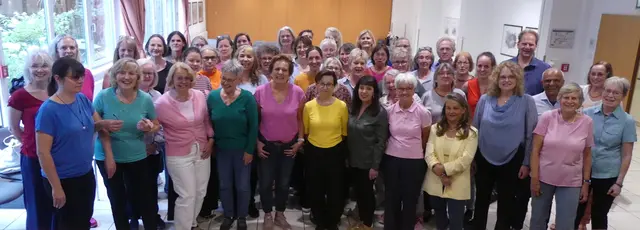 Mitglieder der Chöre Living Voices Brühl, KommSingMit und des Jazz-Rock-Pop-Chors aus Bühl in Baden-Württemberg gestalten gemeinsam die musikalische Andacht „Thank You for the Music“ in der Christuskirche Brühl. | Foto: Living Voices Brühl