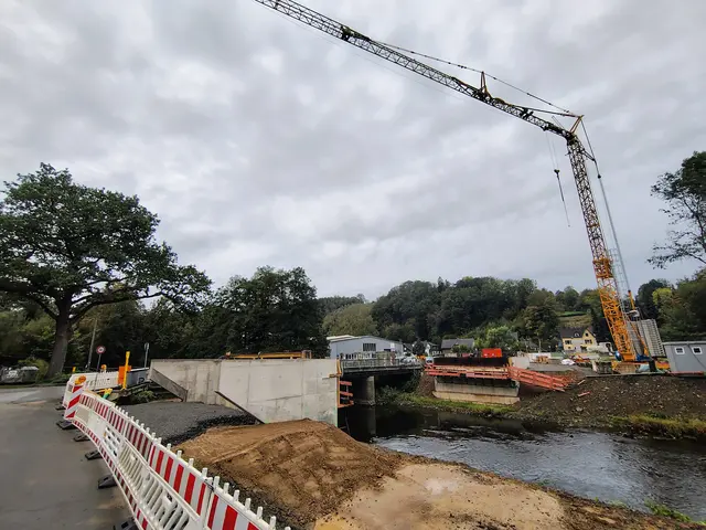 Die Arbeiten an der neue Aggerbrücke verzögern sich.  | Foto: Gemeinde Engelskirchen