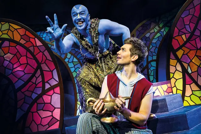 In einer Höhle entdeckt Aladin das Geheimnis der Wunderlampe und befreit den Dschinn. | Foto: Theater Liberi / Nilz Böhme