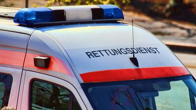 Ein Notarzt nahm die medizinische Versorgung des Kindes. Ein Nachbar und ein Anwohner hatten zuvor bereits Erste-Hilfe-Maßnahmen eingeleitet. | Foto: Symboldbild/Pixabay