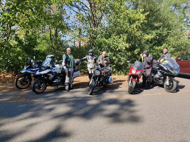 Die Biker in der Bundespolizei lieben ihre Motorräder, sind aber auch immer wieder sozialtätig unterwegs.  | Foto: Biker