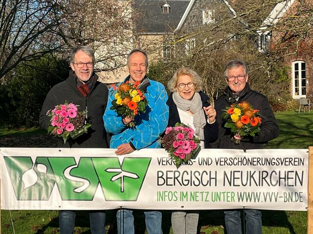 Über den Gewinn des Heimat-Preises (3. Platz) freuen sich (von links) : Cornelius Klement (Schriftführer), Enno Cirpka (1. Vorsitzender), Katharina Hummel (Beisitzerin) und Ernst Brenner (2. Vorsitzender)   | Foto: Stadtmarketing