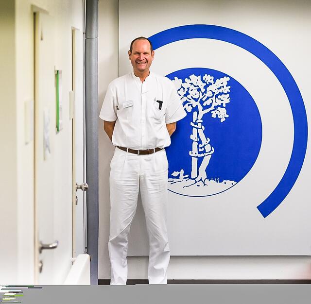 Priv.-Doz. Dr. Ralf Decking, Chefarzt der Orthopädie und Endoprothetik und Leiter des EPZ am St. Remigius Krankenhaus Opladen. | Foto: Alin Albulescu/Kplus Gruppe.