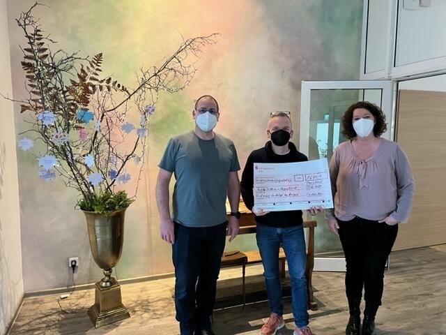 Mehr als 1.600 Euro wurden als Spende an den Hospizdienst St. Klara übergeben. | Foto: Hospizdienst St. Klara