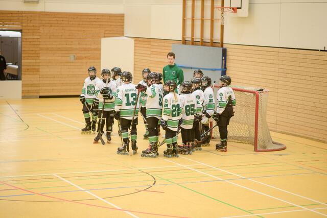 Die Aufstellung der Vipers: Mika Schulz (Captain), Luis Winterling (Assistent-Captain), Felix Hintze (Goalie), Lian Feider, Korel Güroglu, Luca Jacob, Max Jonas, Luis Neuen, Levi Oudejans, Pia Schlag, Jaron Späth, Timo Spier, Philipp Thoms, Tim Wörner und Trainer Marlon Friedel  	 | Foto: Melanie Feider